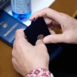Спікер Стефанчук нагородив почесним званням фігуранта корупційної справи, який намагається виїхати з країни